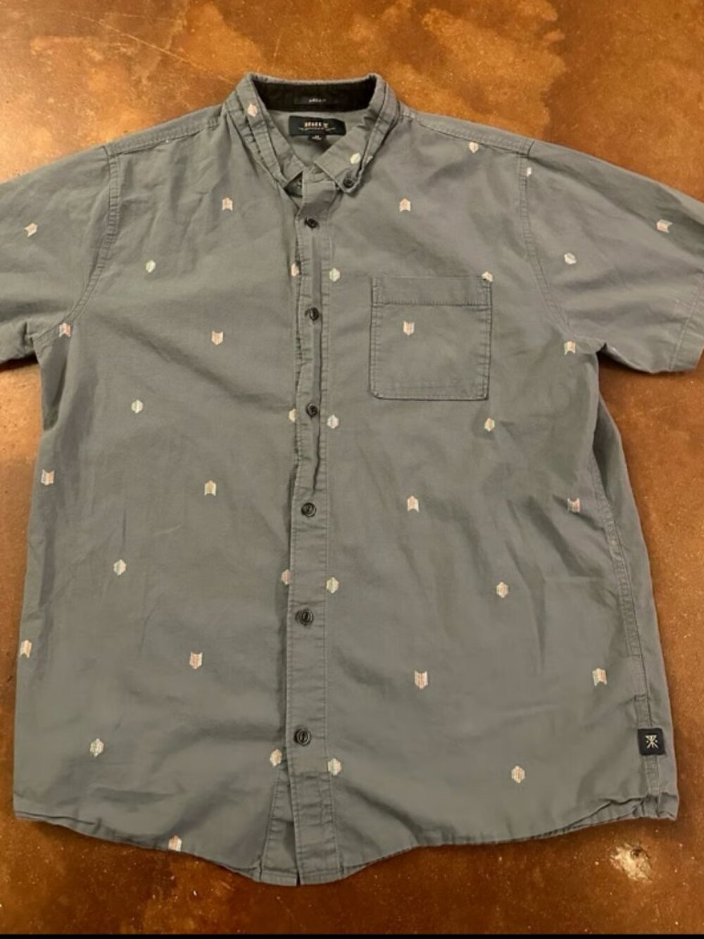 Roark Men’s Button Up Shirt Size Medium